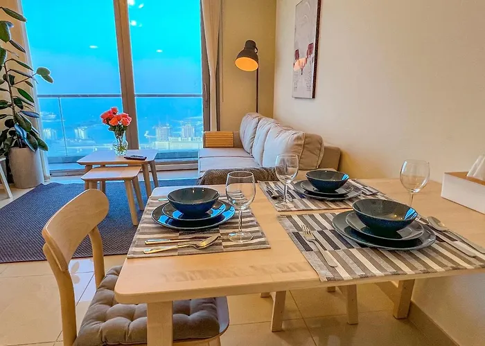 Exquisite, Luxe 1Bd Apartment, Unparalleled Sea Views, Prime Dubai Marina Location & Full Kitchen By \